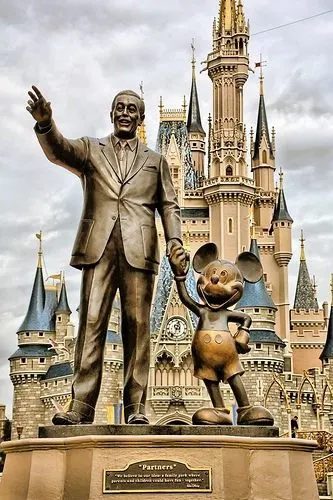 disneycinderellacastlewaltdisneystatue