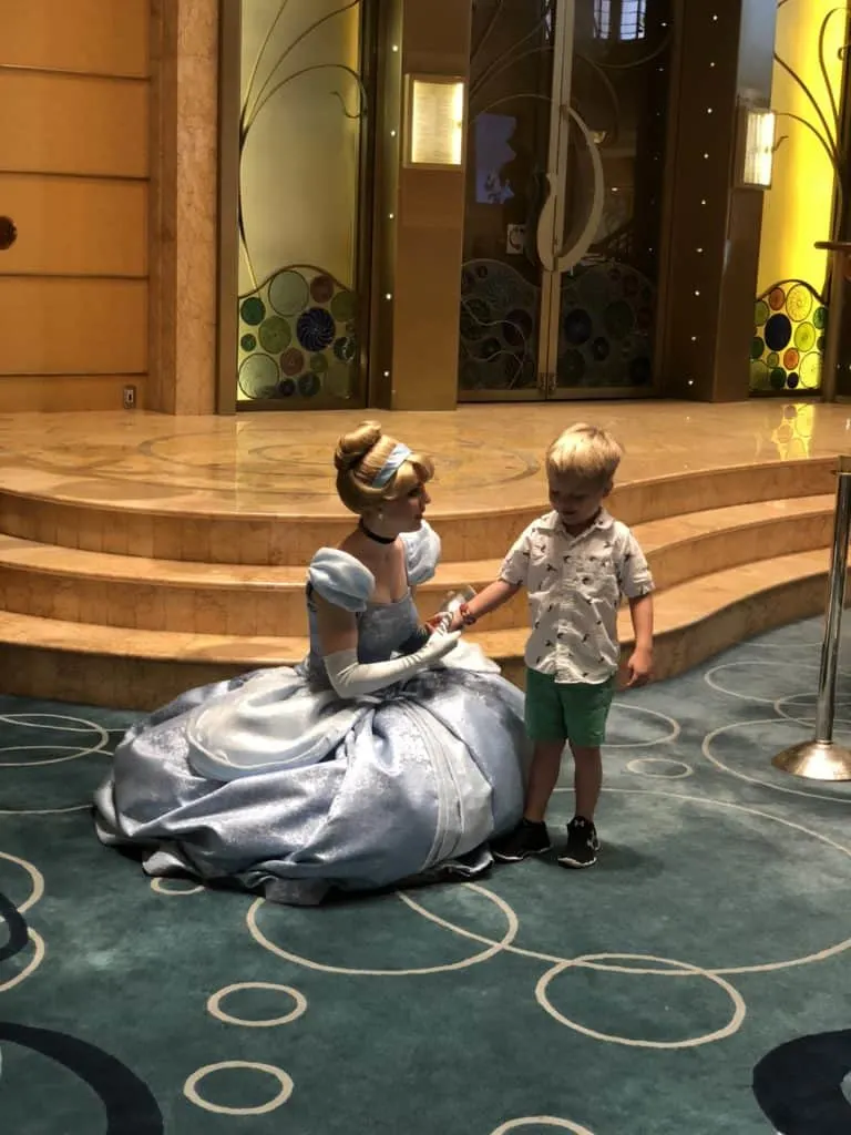 disneycruisecharactergreeting