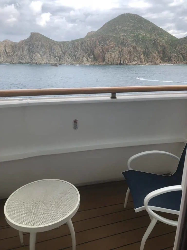 disneywonderwhitewallverandah