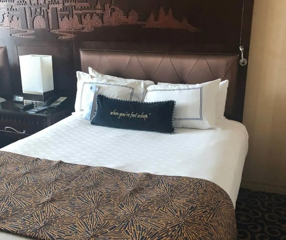 disneylandhotelheadboard