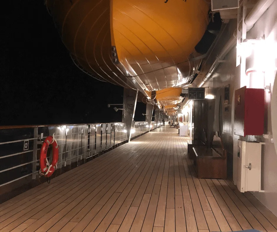 disneycruisepromenadedeck