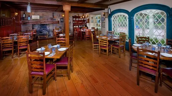 disney liberty tree tavern