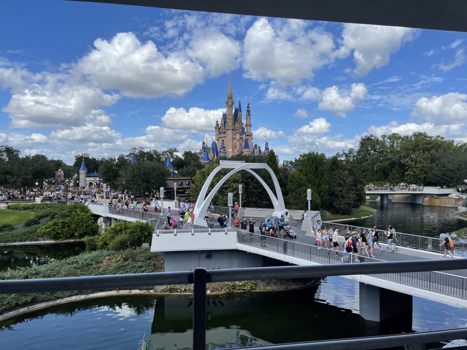 Epcot to Magic Kingdom: How to Park Hop - EverythingMouse Guide To Disney