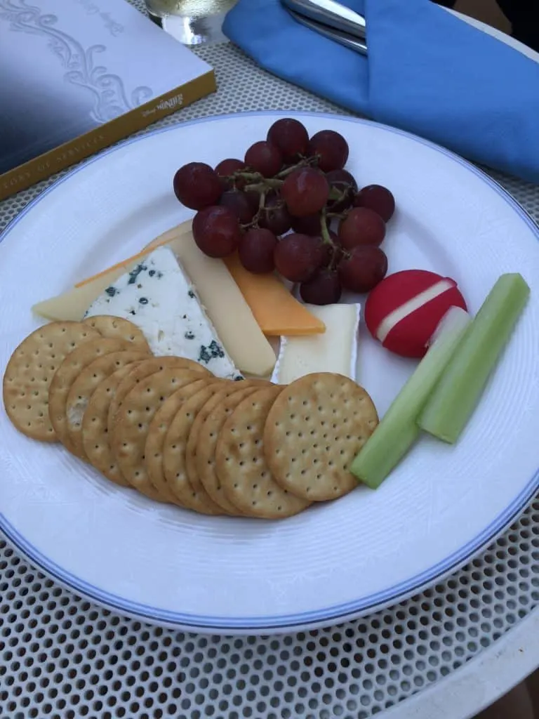 disneywonderoomseservicefood