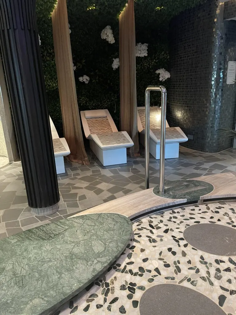 disneyrainforestroom