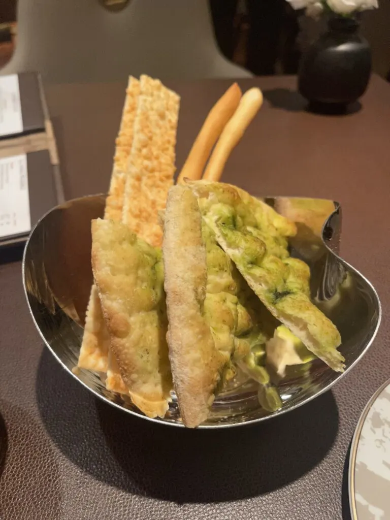 palo bread basket