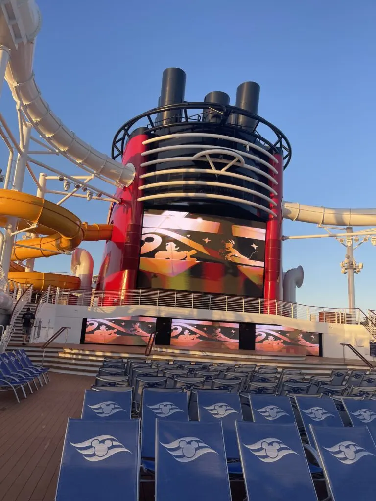 disneywishpooldeck