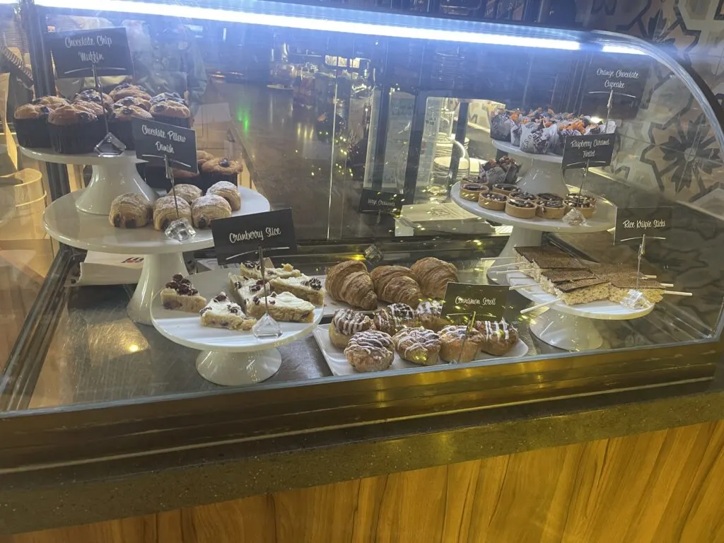 disneycruisecovecafecakes