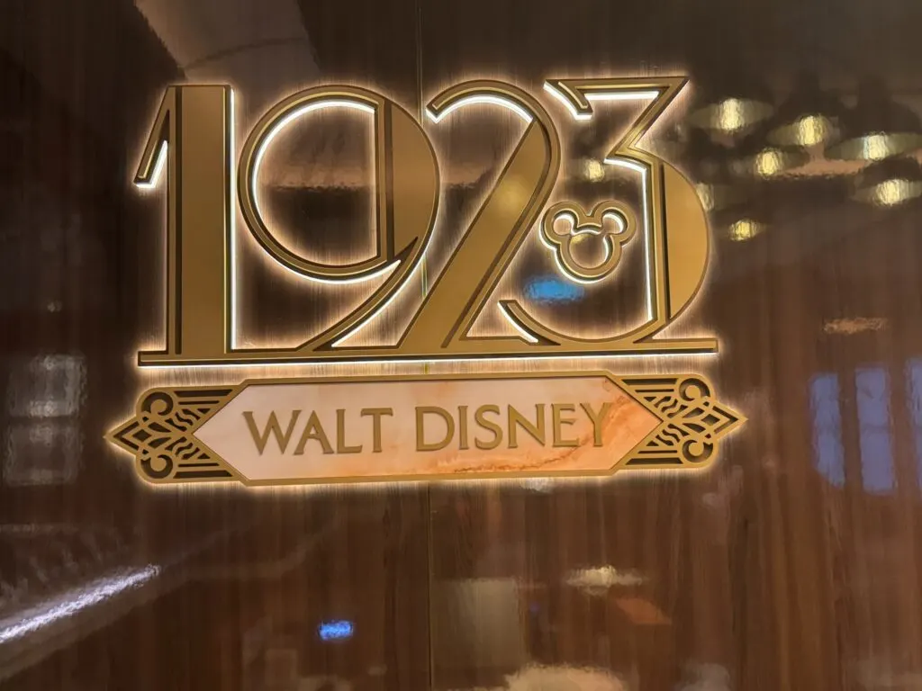 disneytreasurerestaurants