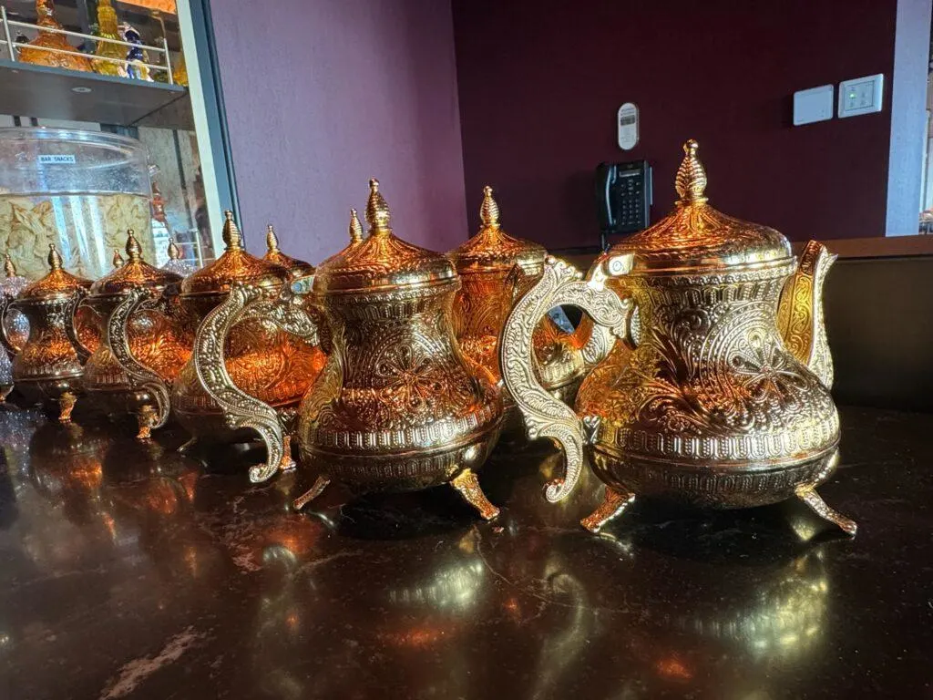 disneytreasurescatcatlounge5