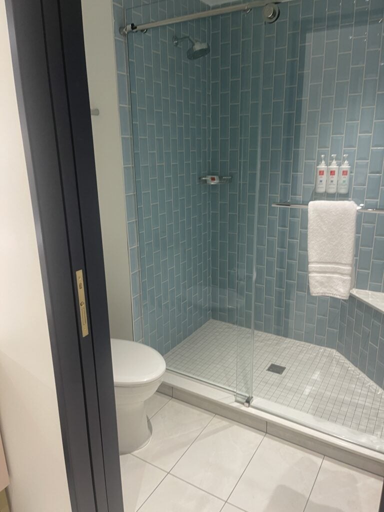 universalheliosgrandhotelshower